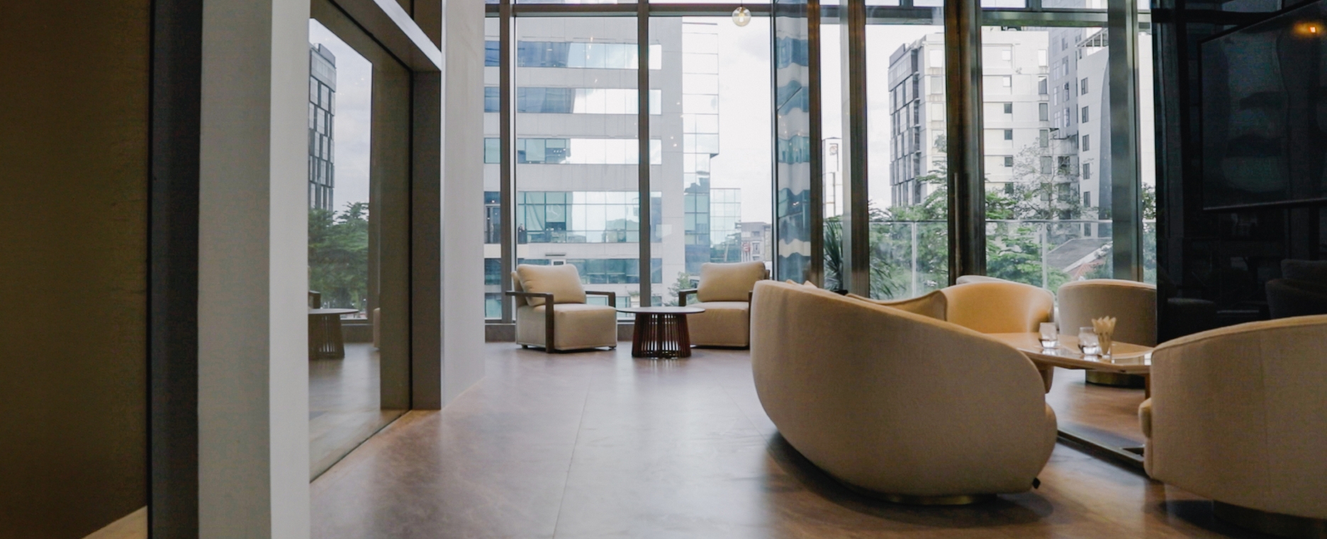 Web Multimedia Gallery Model World Beyond 7